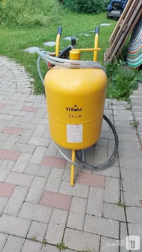 Mobilās smilšu un sodas strūklas metāla un koka virsmu apstrādes pakalpojuma izveide.